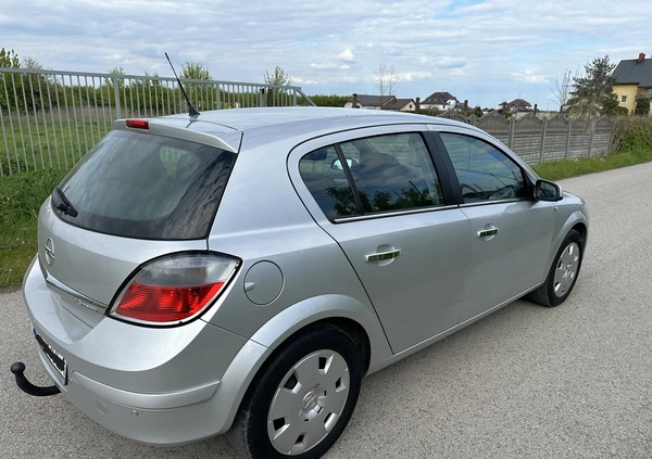 Opel Astra cena 11900 przebieg: 165000, rok produkcji 2005 z Sochaczew małe 436